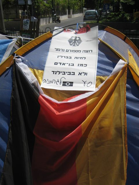 Israeli protest movement against disproportionately high living costs, Tel Aviv, Summer 2011 © Gabriele Oschatz-Cohen 